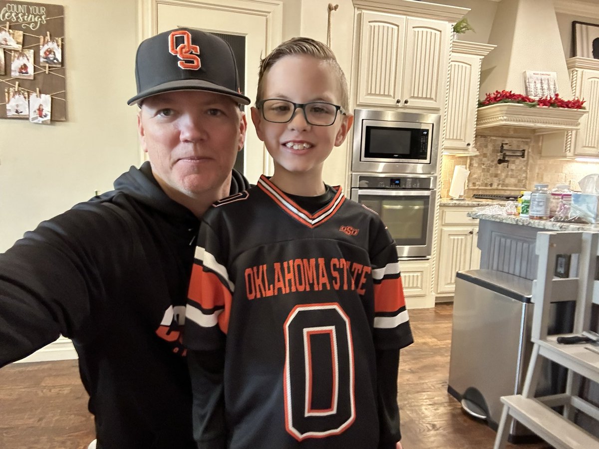 stacey_matthew's tweet photo. @Ollie_Gordon2 this is one of your biggest fans! “An Ollie Jersey” was the top of his Christmas list.  Go Pokes!  Good luck tonight! https://t.co/7COnEq47q2