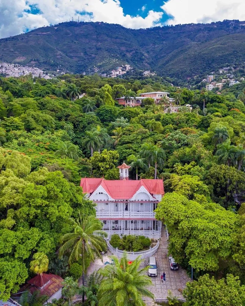 CiviqueEtmoral's tweet photo. 📍Vue depuis Pacot,Haïti 🇭🇹
Dans le département de L'Ouest.
📸 verdyverna https://t.co/jQuEnH06MA