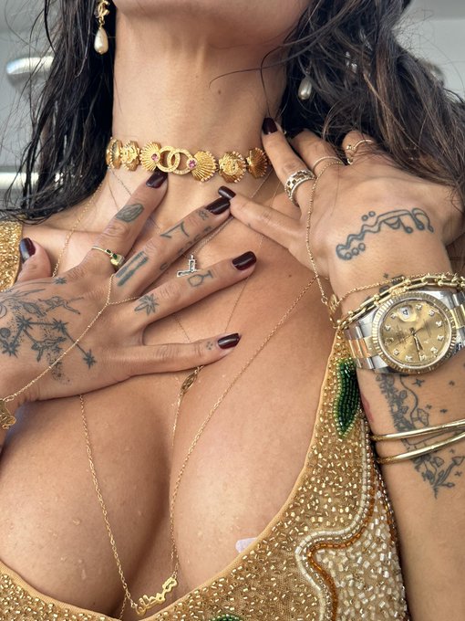 Jewelry goes in sport mode 🌊 https://t.co/BBWLdtZ1Pm https://t.co/E4ajKwKmj0