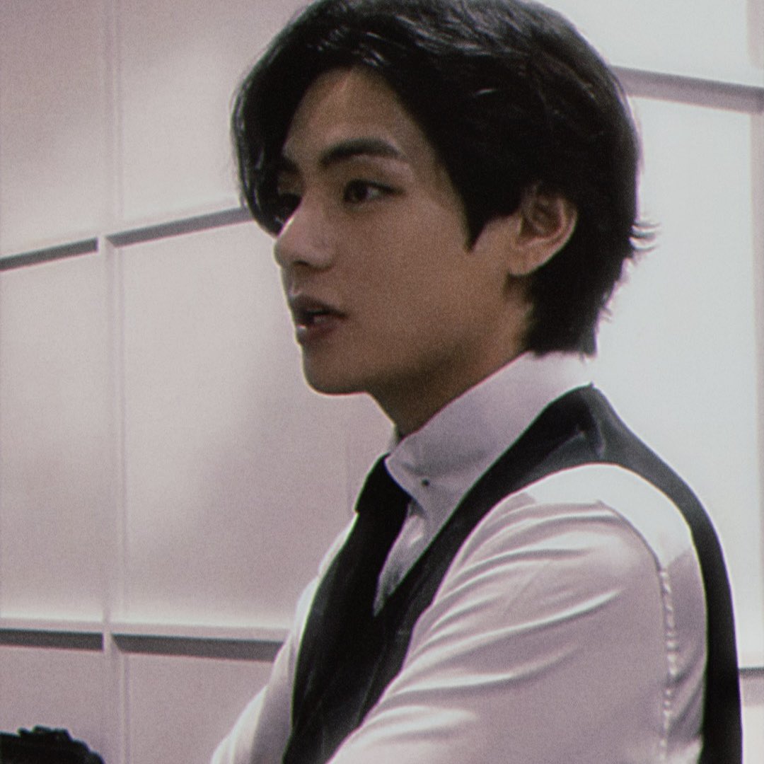 schatzthv's tweet photo. #taekookau Detective Jeon Jungkook knows how to handle his job well until he's paired up with his new assistant Kim Taehyung. Sharp-tongued, seductive, devilishly handsome, and wickedly smart.

Jungkook learns to control himself while investigating a series of mysterious murders. https://t.co/HPbiQyiz9j