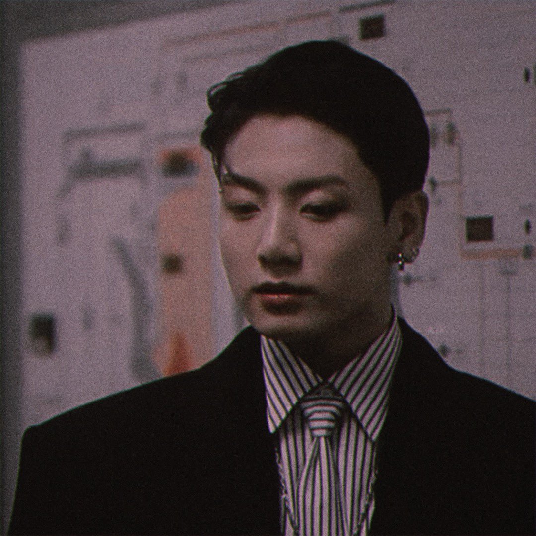 schatzthv's tweet photo. #taekookau Detective Jeon Jungkook knows how to handle his job well until he's paired up with his new assistant Kim Taehyung. Sharp-tongued, seductive, devilishly handsome, and wickedly smart.

Jungkook learns to control himself while investigating a series of mysterious murders. https://t.co/HPbiQyiz9j