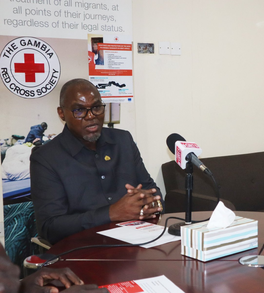 OVP_gm's tweet photo. Vice President Jallow visited @GambiaRedCross today, exploring ongoing projects &amp; challenges. Exciting insights on the upcoming Emergency Operations Center (EOC) to enhance disaster response. 

The VP commended GRCS's work, ensuring continuous government support. 🤝🚑 https://t.co/xXfQTGmZ6L