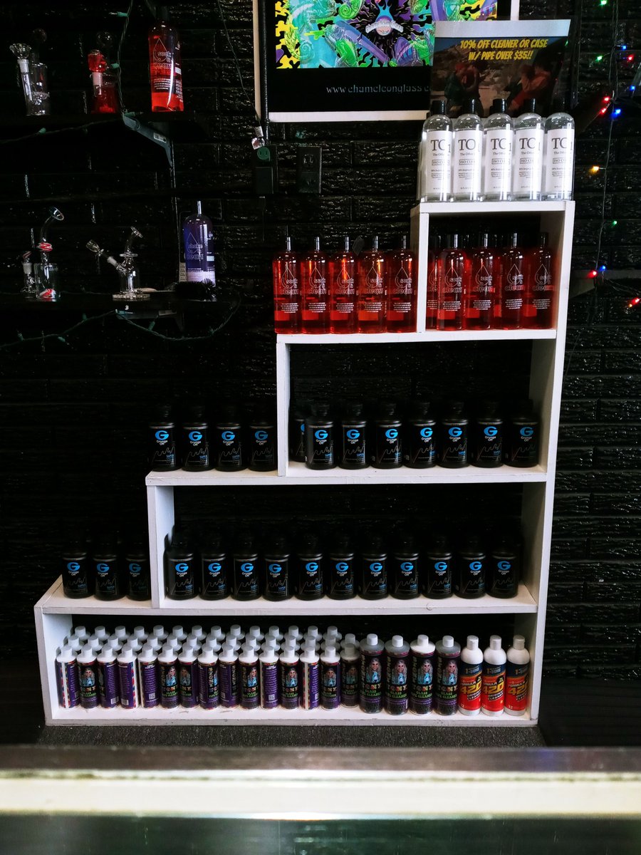 Credit to our Skillman location for making this cleaner display look so ... IDK ... geometric? It looks like a chart depicting excellence in some form or another. Anyways, don't sleep on liquid cleaners, they rule!

#thegaspipe #dfw #smokeshop #aesthetic #retaildisplay
