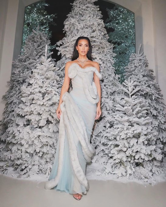 Watch Kim Kardashian's leaked NSFW photo on TwXstars