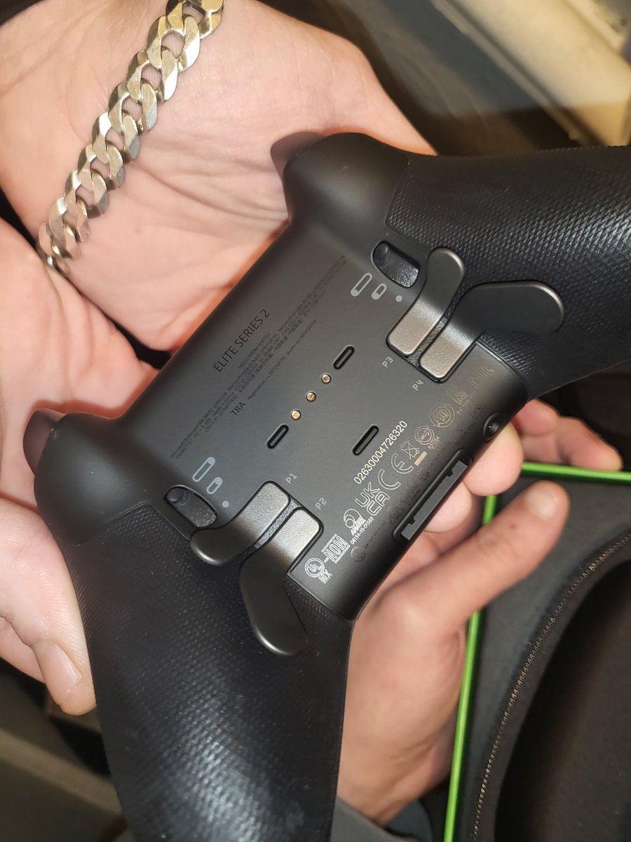 Dannyguk91's tweet photo. While there's never an appropriate time to sell used products as new, doing so during Christmas is especially unethical. 2 wasted journeys and no controller 😔 lable says. Opened for inspection. What would one examine using used chopsticks? @Argos_Online https://t.co/v1xCpLhmzF