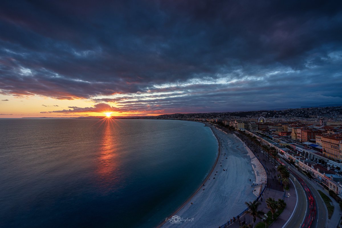 L'espoir est comme un rayon de soleil qui perce les nuages et illumine notre vie. '

- Victor Hugo -

#CotedAzurFrance #ILoveNice #ExploreNiceCotedAzur #DirectMétéo #Nice06 #FrenchRiviera #Photography #Landscapes #NiceFrance #NissaLaBella #MétéoFrance #VilleDeNice #Sunset