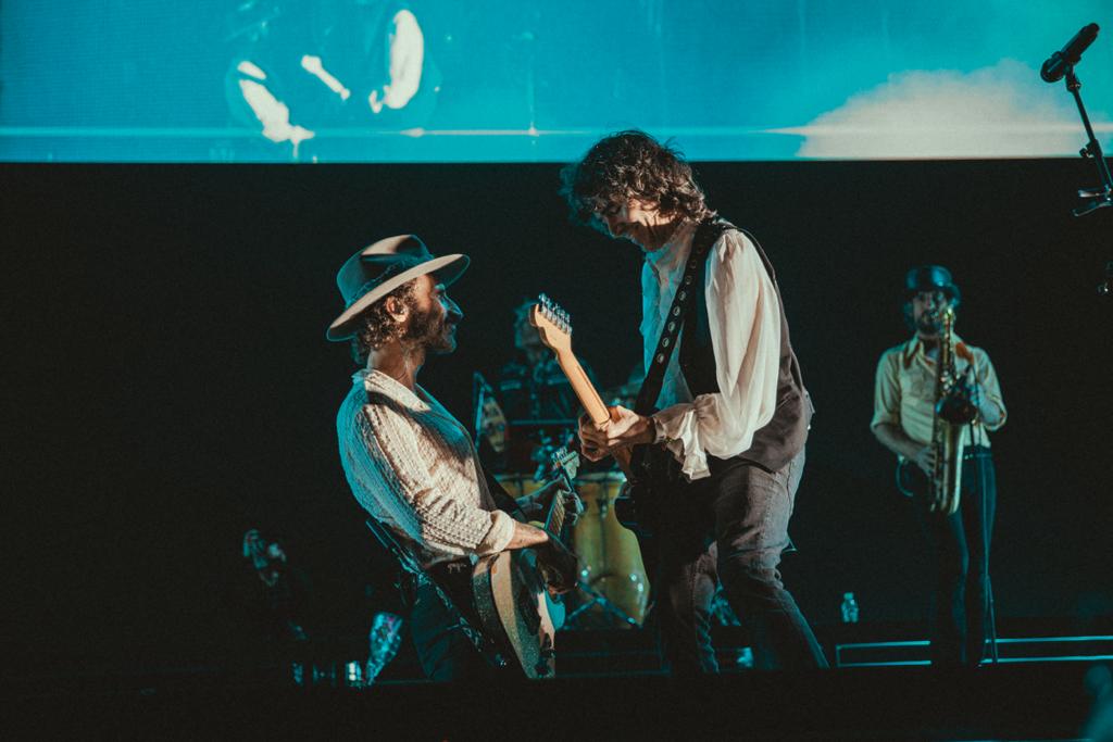 RubenPozoPrats's tweet photo. Anoche fue la tercera noche abriendo los shows de Leiva en el Wizink y para mí fue la más guay. Esto es subjetivo, claro. Gracias a mí amigo por estos tres regalos de navidad que nunca olvidaré. Ha sido todo muy emocionante y liberador. Gracias a todos por todo ❤️
📷 Celine https://t.co/kcp0rRKN6o