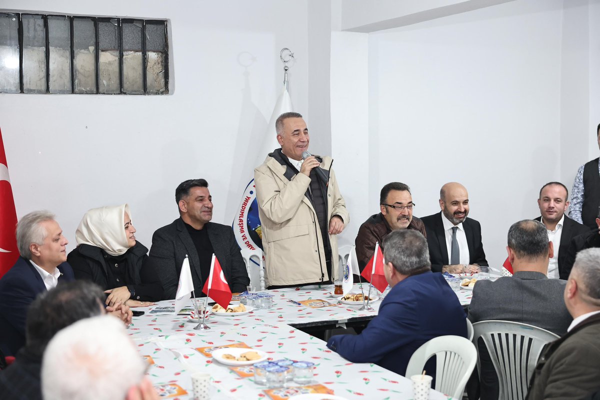 avadursun's tweet photo. Yeni Sultangazi Kastamonulular Derneğinde Kastamonulu hemşehrilerimizle bir araya gelerek çalışmalarımızı ve projelerimizi konuştuk.

Dernek Başkanı Ahmet Kurukalıp ve Yönetimine, misafirperverliklerinden dolayı teşekkür ediyorum. https://t.co/1jUWFakEEY