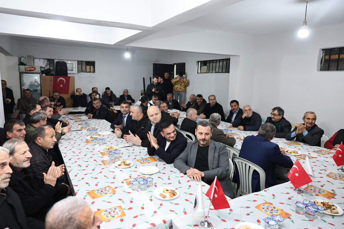 avadursun's tweet photo. Yeni Sultangazi Kastamonulular Derneğinde Kastamonulu hemşehrilerimizle bir araya gelerek çalışmalarımızı ve projelerimizi konuştuk.

Dernek Başkanı Ahmet Kurukalıp ve Yönetimine, misafirperverliklerinden dolayı teşekkür ediyorum. https://t.co/1jUWFakEEY