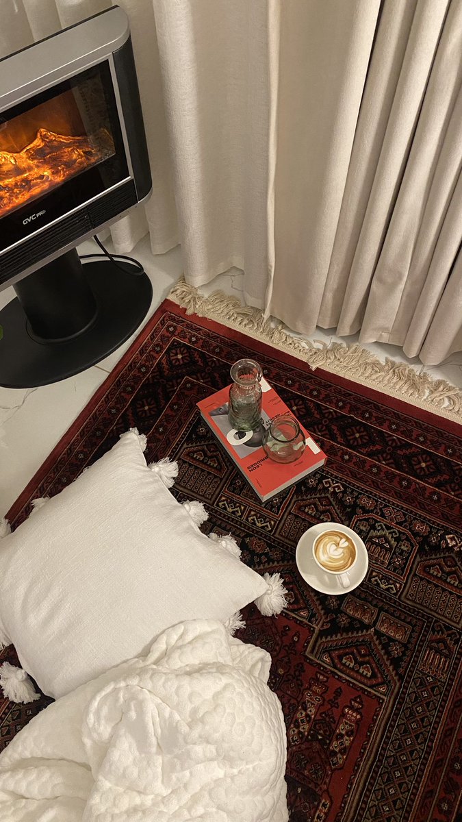 P_5haled's tweet photo. ليلةٌ شتويّه مُمطرة ☕️❄️. https://t.co/L67EXSohoK