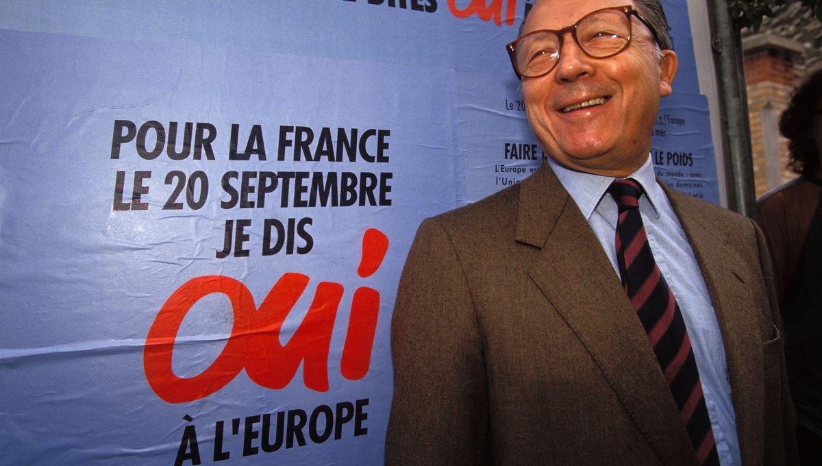 cath_daguet's tweet photo. « Oui, vraiment, il est
temps de replacer la fleur Espérance au milieu du jardin européen ». Jacques Delors, 1993.
En 1990, lorsque j’ai été recrutée à la #Commissioneuropeenne , J.Delors en était le President visionnaire. L’#UnionEuropéenne lui doit tellement.
Un grand Monsieur! https://t.co/J77sUMxw9U