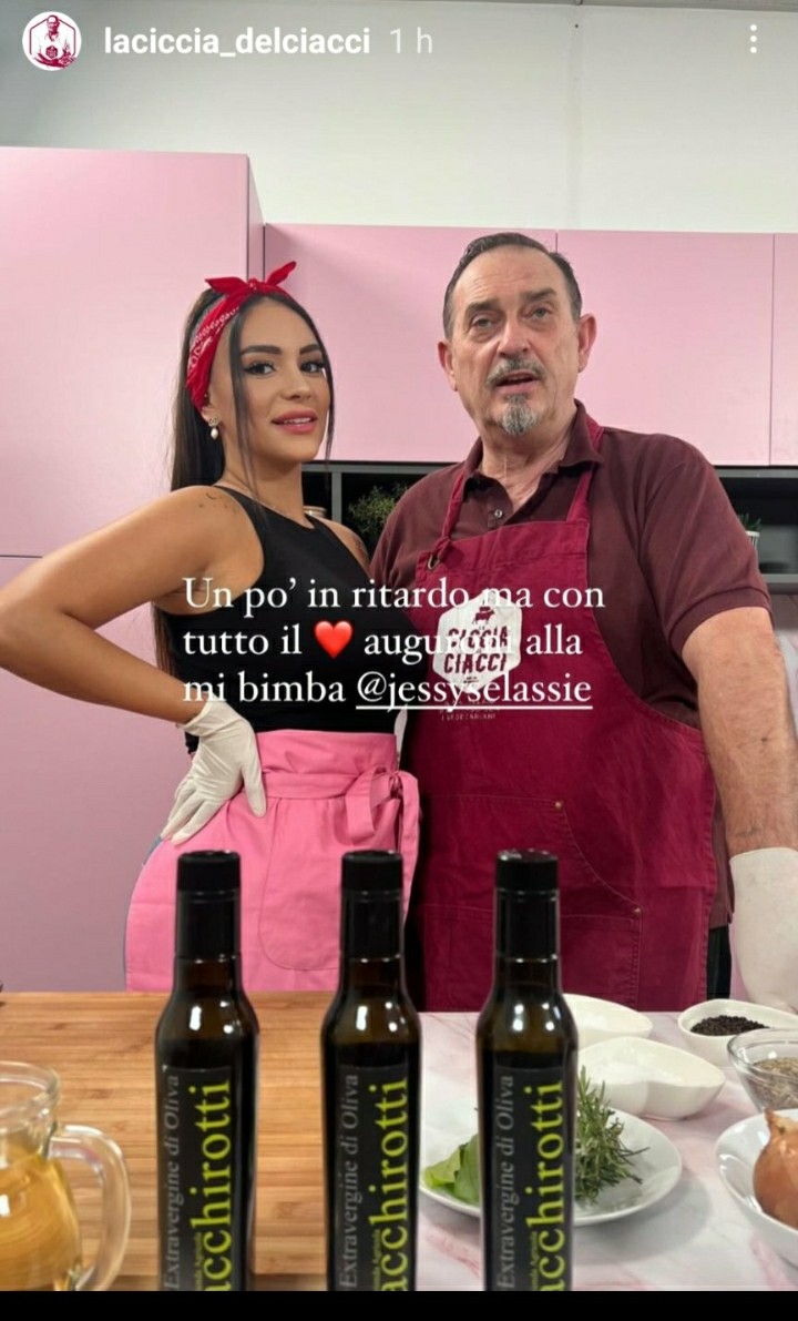 MARINA🎤fdcdcvbhhTINEBRA (@marinafdcdcvbh1) on Twitter photo Non potevano mancare gli Auguri a la su Bimba !
Alessandro Ciacci sempre presente
un'amicizia Vera e Sincera di quelle che si suol dire chi trova un amico trova un tesoro e lui lo é ! Auguriii dolce Jessy
#jeru
#Augurijess
<a href="/JessySelassie/">Jessicaselassie</a> Non potevano mancare gli Auguri a la su Bimba !
Alessandro Ciacci sempre presente
un'amicizia Vera e Sincera di quelle che si suol dire chi trova un amico trova un tesoro e lui lo é ! Auguriii dolce Jessy
#jeru
#Augurijess
<a href="/JessySelassie/">Jessicaselassie</a>