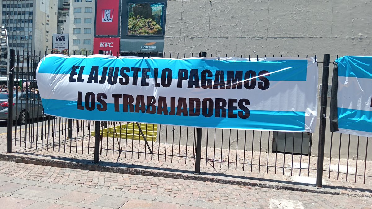 TejeraLeandro's tweet photo. Por nuestras Convicciones Politicas, por nuestras Convicciones Laborales, por la defensa de nuestros Compañeros trabajadores que representamos , por nuestra Patria ✌🏽
Nosotros somos trabajadores , NO LA CASTA.

@OscarTedescoSEC @m_migliore @CarlosPerezSEC @ADFolgar https://t.co/HcsbVfCObW