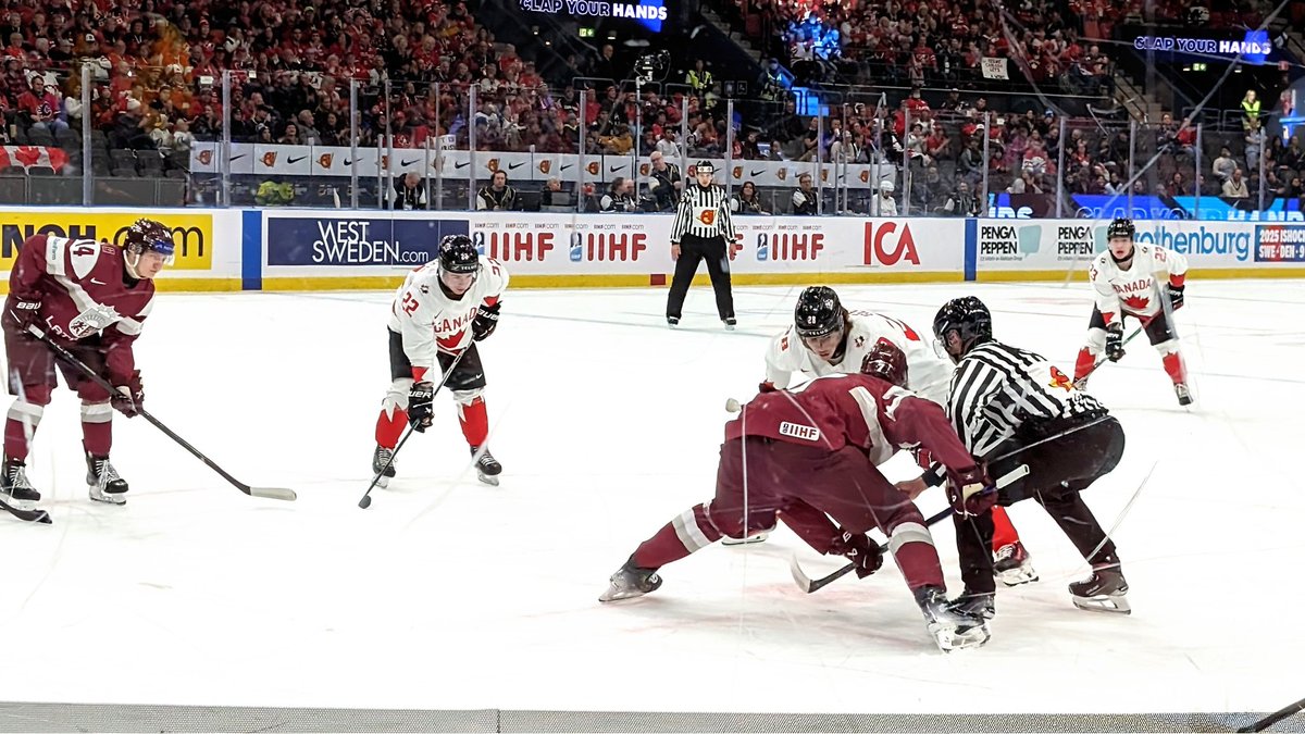 I'd just like everyone in #Winnipeg to know that the Gothenburg arena has a trough. #WorldJuniors #PeeTogether