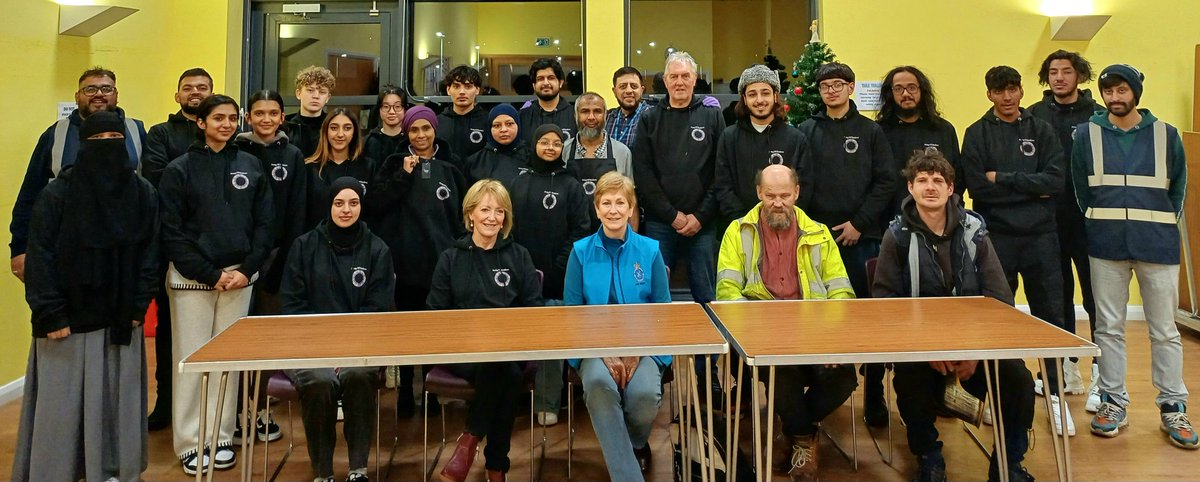 Mary-Liz Walker DL (@marylizwalker1) on Twitter photo It was great to see the The Army of Kindness in action recently,  welcoming the homeless & asylum seekers with hot food & clothing where needed. Bravo to their young volunteers who ensure everyone is supported, including on Christmas Day <a href="/ArmyOfKindness2/">#ArmyOfKindness</a> <a href="/GMLO_UK/">GM Lieutenancy</a> <a href="/RochdaleCouncil/">Rochdale Borough Council</a> It was great to see the The Army of Kindness in action recently,  welcoming the homeless & asylum seekers with hot food & clothing where needed. Bravo to their young volunteers who ensure everyone is supported, including on Christmas Day <a href="/ArmyOfKindness2/">#ArmyOfKindness</a> <a href="/GMLO_UK/">GM Lieutenancy</a> <a href="/RochdaleCouncil/">Rochdale Borough Council</a>