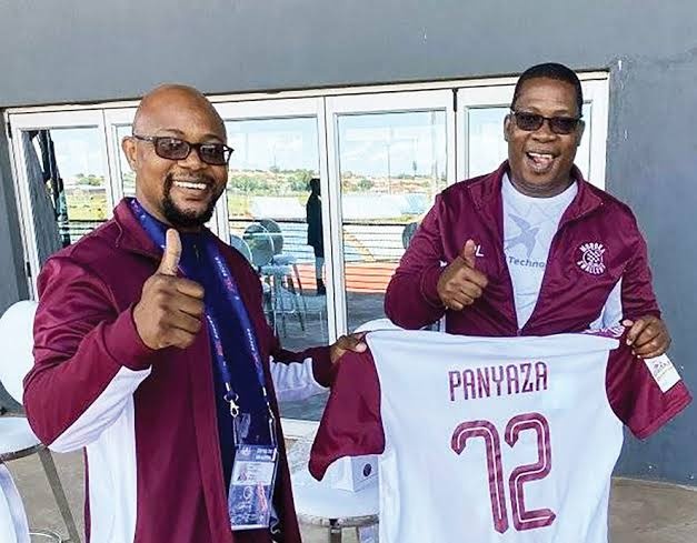 Rushsportson2's tweet photo. Swallows chairman David Mogashoa becomes the 3rd person to defy his boss Panyaza Lesufi after being used as the face or front

Mike Nkuna used Pat Malabela as the chairman of Dynamos

Ace Magashule used Max Tshabalala as the chairman of Bloemfontein Celtic &amp; sold it to Royal AM https://t.co/pbmrlura7D