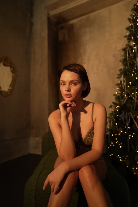 Who is THIS babe https://t.co/cTHiPDac5j