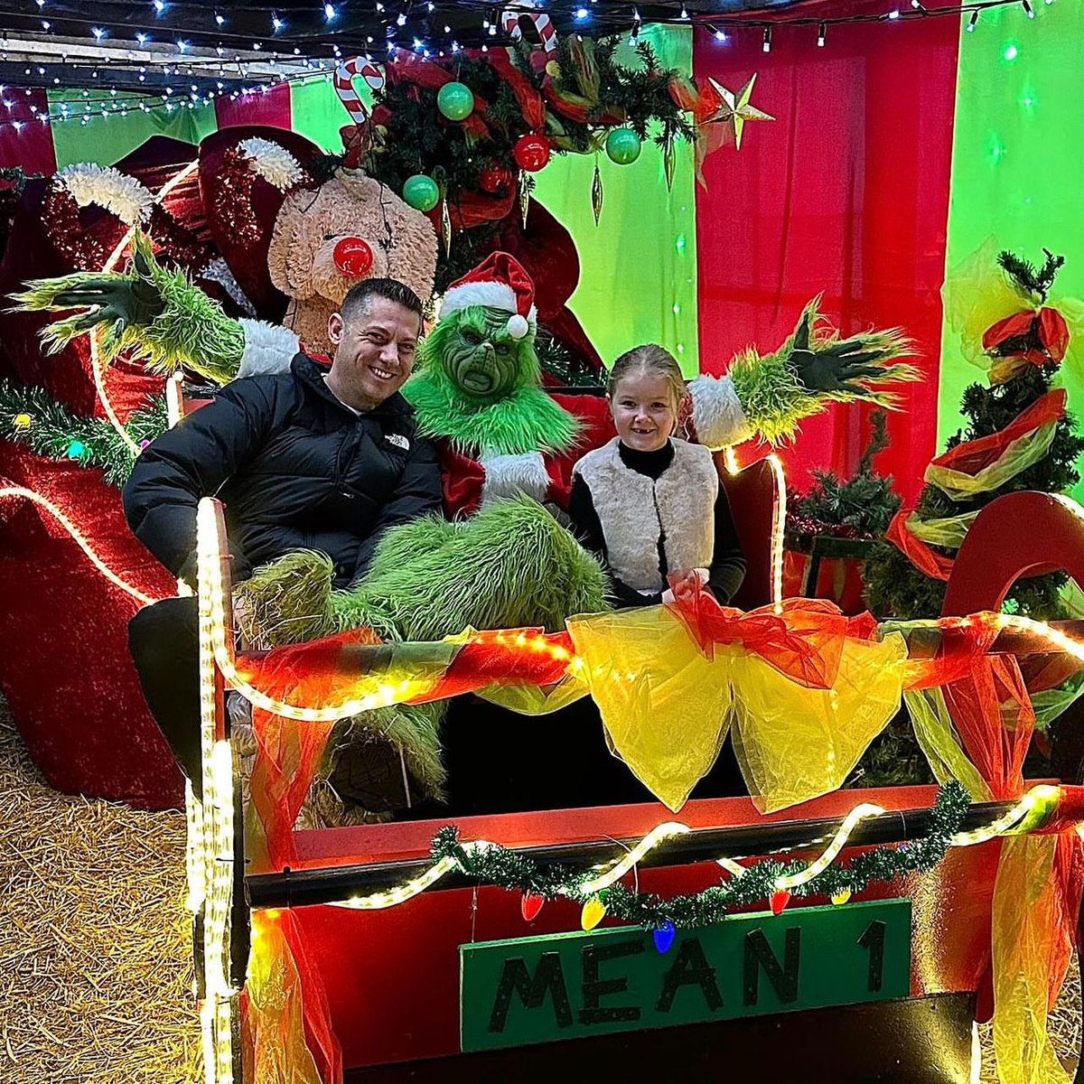 kurtmowery8's tweet image. Christmas Fun 🎄🎁
#meetingsanta #meetingthegrinch #christmasfun