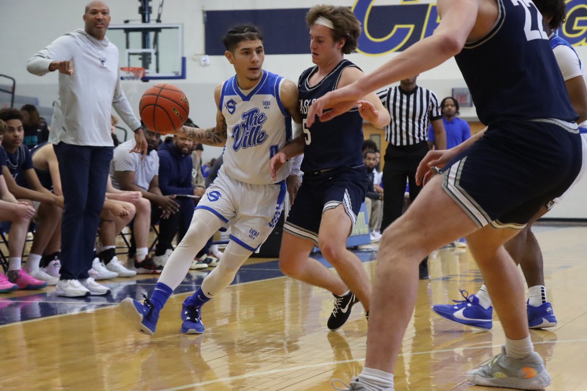 dallasathletics's tweet photo. Seagoville taking on the Episcopal School of Dallas in the fourth game of the day at Conrad High School. #DallasHolidayHoops @GoBigBlueAth @dallasschools https://t.co/PP7ToYNJgX