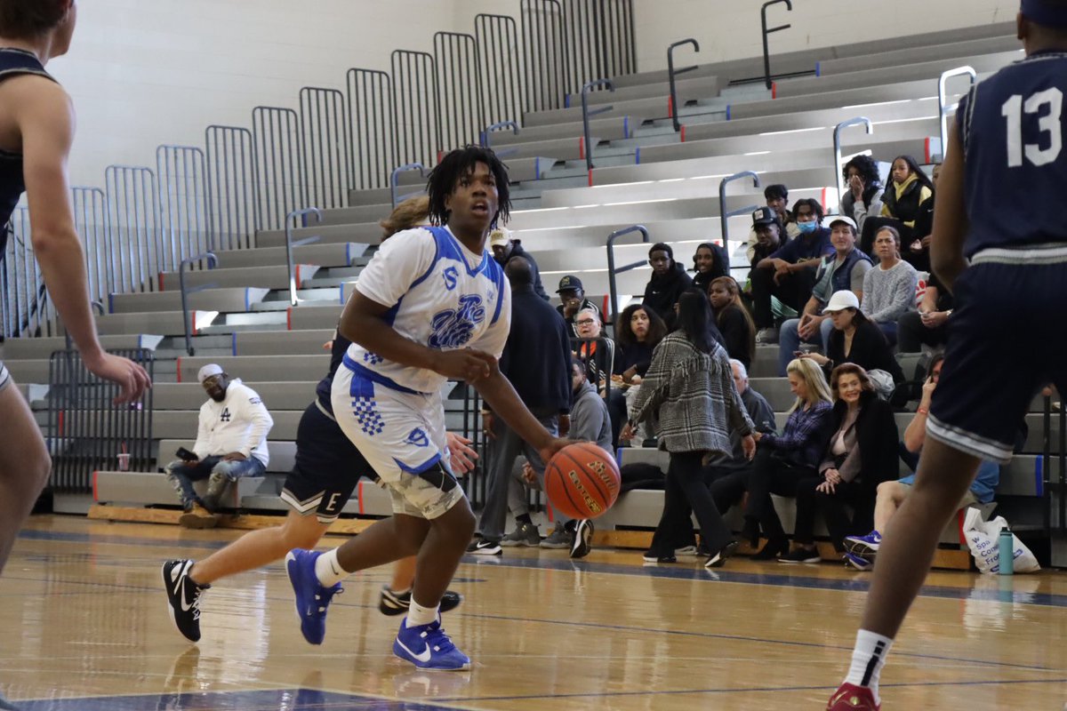 dallasathletics's tweet photo. Seagoville taking on the Episcopal School of Dallas in the fourth game of the day at Conrad High School. #DallasHolidayHoops @GoBigBlueAth @dallasschools https://t.co/PP7ToYNJgX