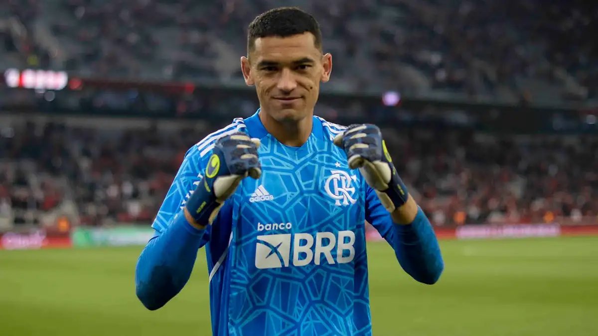 venecasagrande's tweet photo. O Fortaleza entrou em contato com o Flamengo e com os representantes do goleiro Santos demonstrando interesse na contratação do jogador para 2024. Conversas em andamento entre as partes.

Santos terminou 2023 em baixa e sendo a terceira opção na meta do Fla. https://t.co/ezAp2yAm5C
