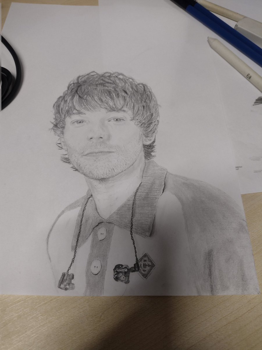 hslt2817's tweet photo. Did this drawing of Louis from backstage of the Cardiff show a couple weeks ago. Turned out to be one of my best drawings, and a great Xmas gift :) https://t.co/DBdUrFp3vg