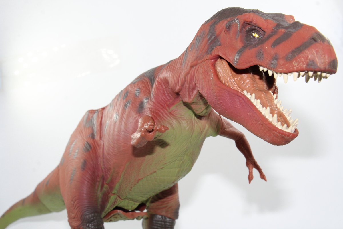 play_retro's tweet photo. Tyrannosaurus Rex oficial de la primera película de Jurasic Park (Kenner, 1993)

#kenner #jurassicpark #90s #tyrannosaurusrex #toys #Ebay #todocoleccion #retrotoys https://t.co/8P9wb2NBpx