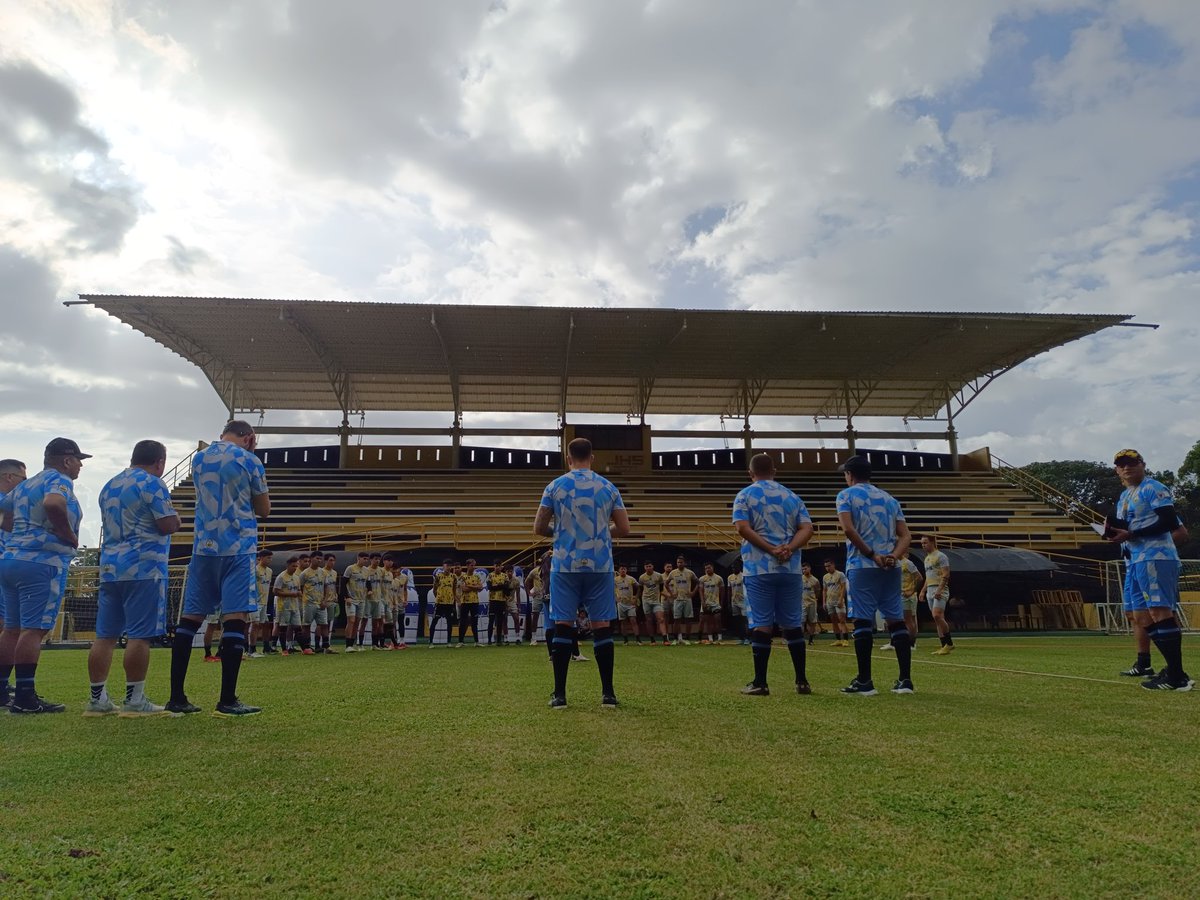 DvoTachira's tweet photo. ⚙️⛓️ Listos para comenzar a trabajar en el gramado de la Alterna 🦾

#PretemporadaAurinegra 💛🖤 https://t.co/8XtWSYPv6O