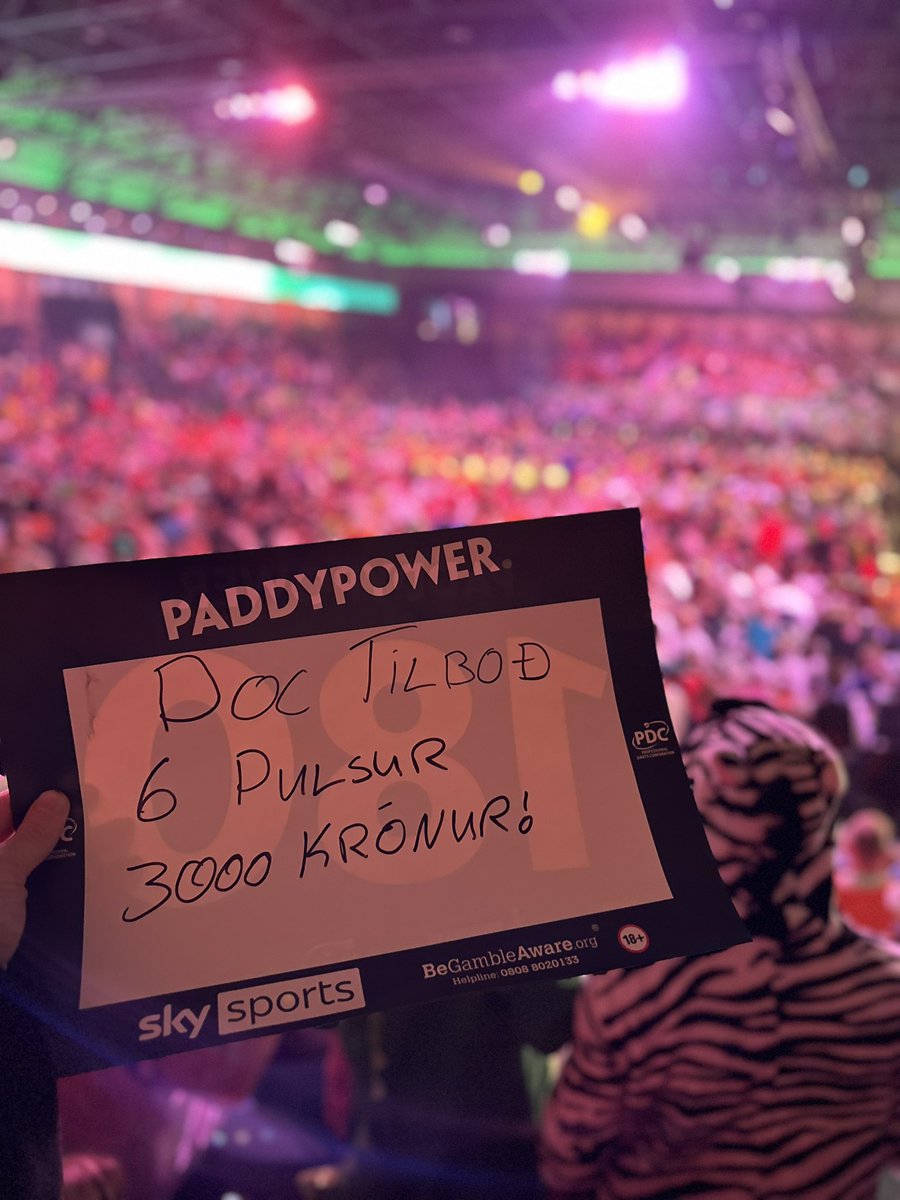 Juju, hjólaði beint í í fjölskyldutilboðið á flugvellinum <a href="/drfootballpod/">Dr. Football Podcast</a>