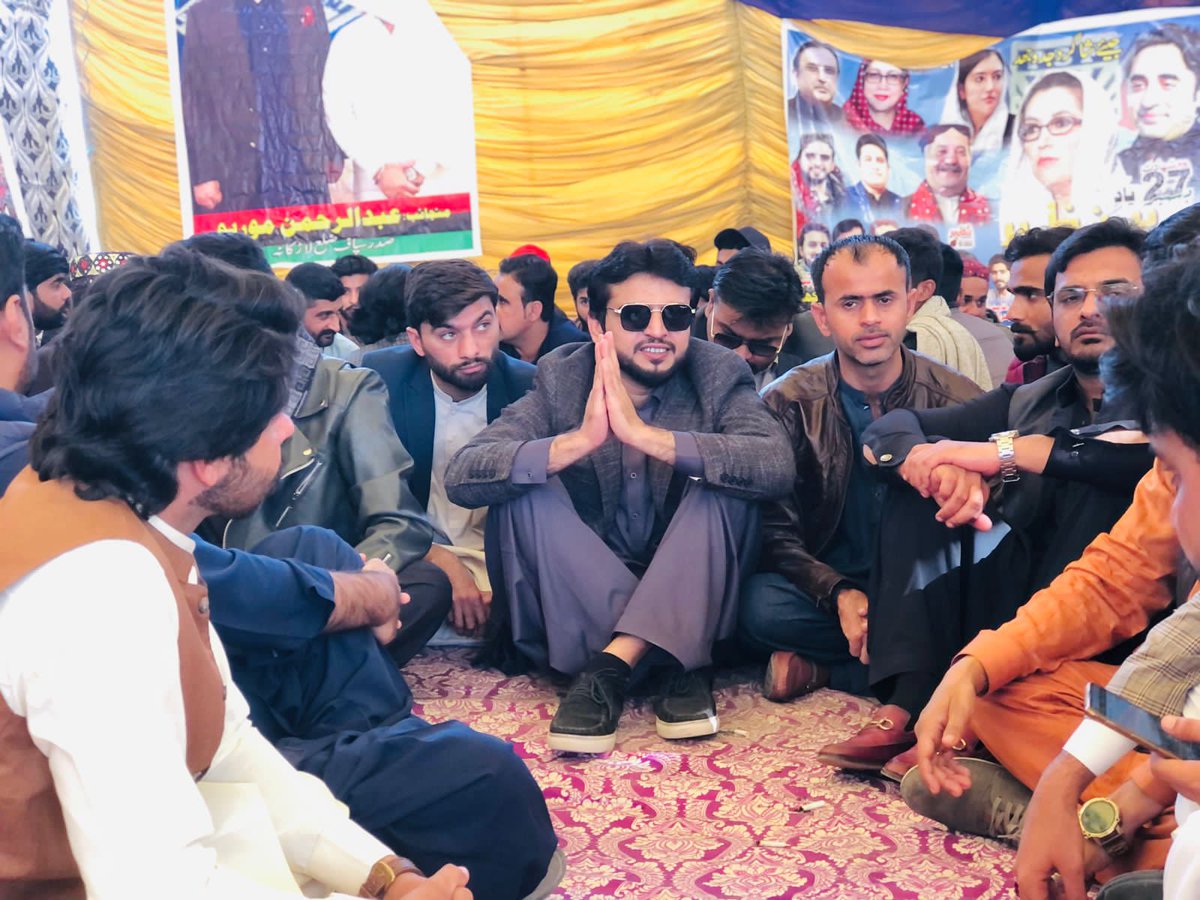 psfmansoor's tweet photo. PSF Sindh paid rich tribute to Shaheed Bibi on her 16th martyrdom anniversary at Garhi Khuda Bux Bhutto.

President Asif Ali Zardari &amp; Chairman PPP @BBhuttoZardari addressed the massive crowd.

Students from all over the Sindh gathered at GKB.
#SalaamBenazirBhutto https://t.co/jqdPQokAeK