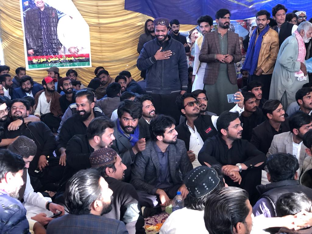 psfmansoor's tweet photo. PSF Sindh paid rich tribute to Shaheed Bibi on her 16th martyrdom anniversary at Garhi Khuda Bux Bhutto.

President Asif Ali Zardari &amp; Chairman PPP @BBhuttoZardari addressed the massive crowd.

Students from all over the Sindh gathered at GKB.
#SalaamBenazirBhutto https://t.co/jqdPQokAeK