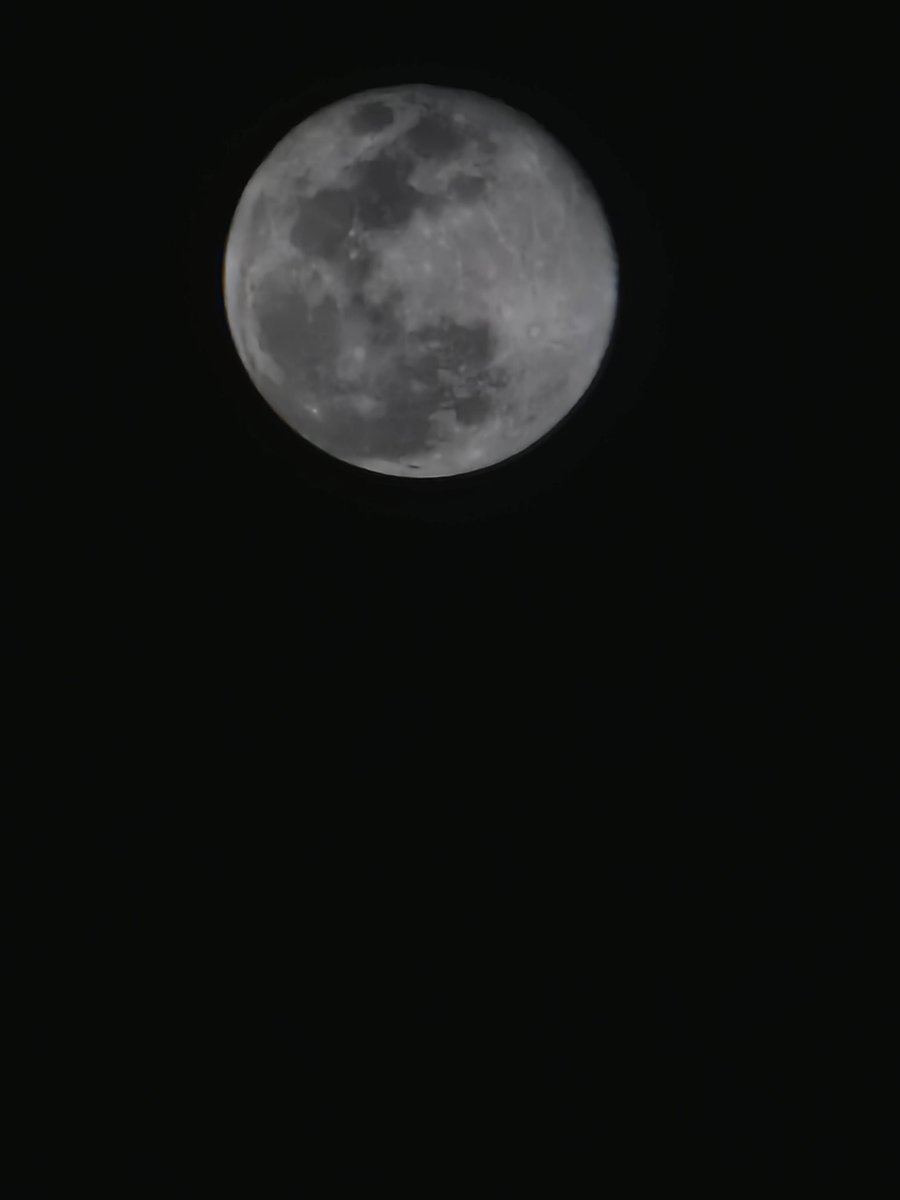 mika_m8's tweet photo. Wed, 27 Dec 🤍🌕 

#December2023 #moon #nicosia https://t.co/fH2VqccPiH