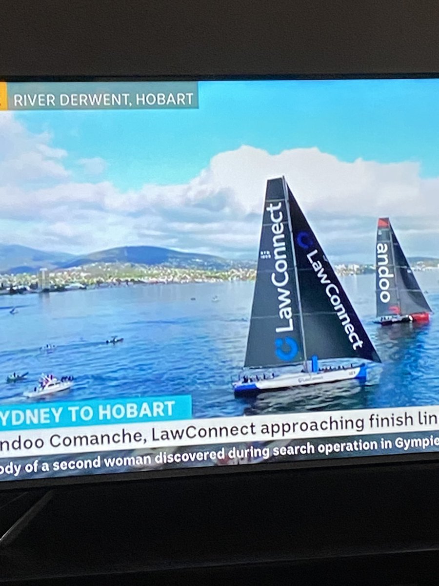 It’s anybody’s game !!
Andoo Comanche and Law Connect neck and neck approaching Constitution Dock in Hobart. 
#SydneytoHobart