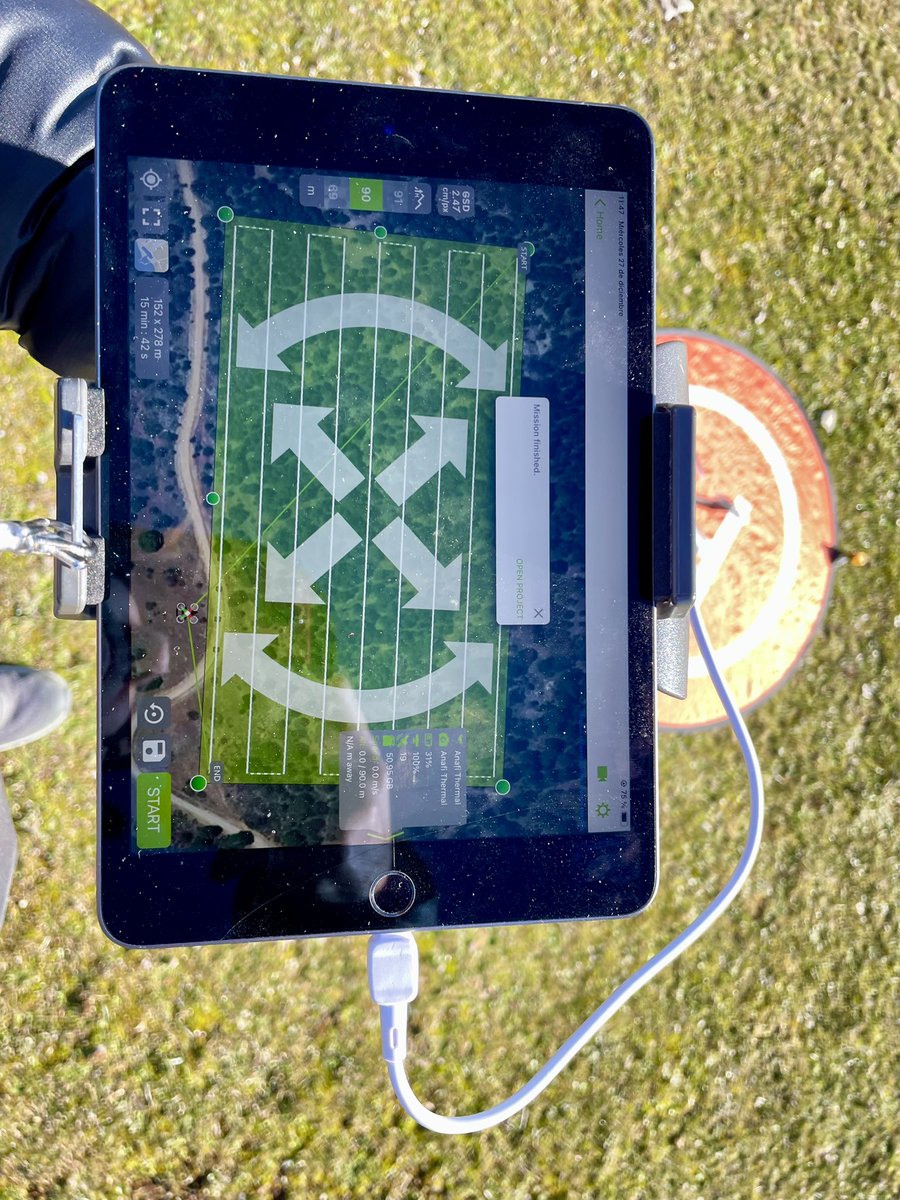 pacu_rodriguez's tweet photo. Esta mañana, como cada mes, he ido a volar los drones en el experimento de procesionaria que tenemos en #prowarm @Ingenierias_SO ha salido un día genial! https://t.co/Ivsz1SZ3ZQ