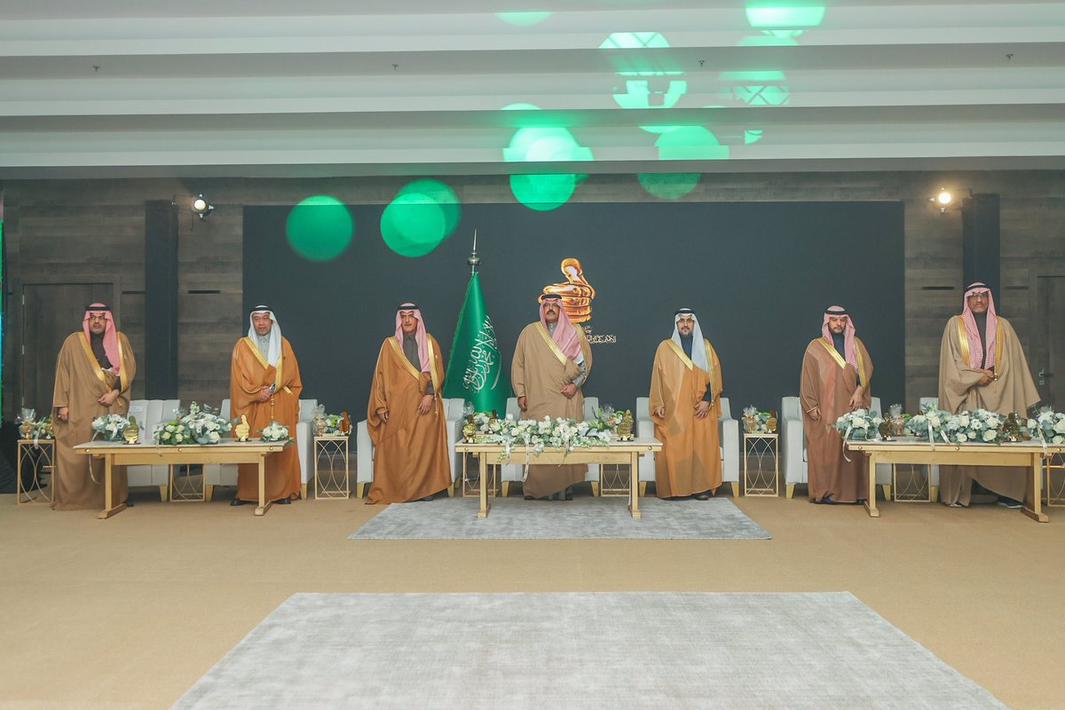 ALMONTASAFSA's tweet image. سمو #أمير_منطقة_حائل يرعى حفل #جائزة_بصمة بنسختها السادسة 2023م .

ألف مبروك للفائزين بالجائزة بكافة فروعها.

#جائزة_أمير_منطقة_حائل_بصمة
#حائل