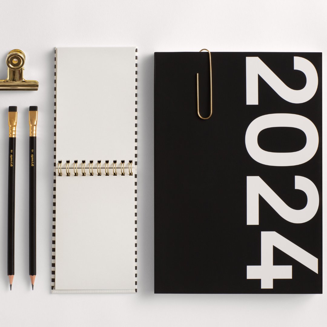 StaplesCanada's tweet image. Get set for a productive (and stylish) start to the new year with our @livegrymattr essentials – where pens meet perfection, notebooks are a canvas, and candles set the vibe! ✨ 

Visit staples.ca to shop.

.
.
.
#StaplesCanada #WorkLearnGrow