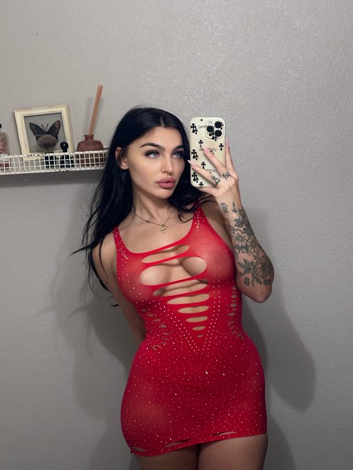 You think with tits like this I&rsquo;d be happy 🙃 https://t.co/tGr1fVNF4i