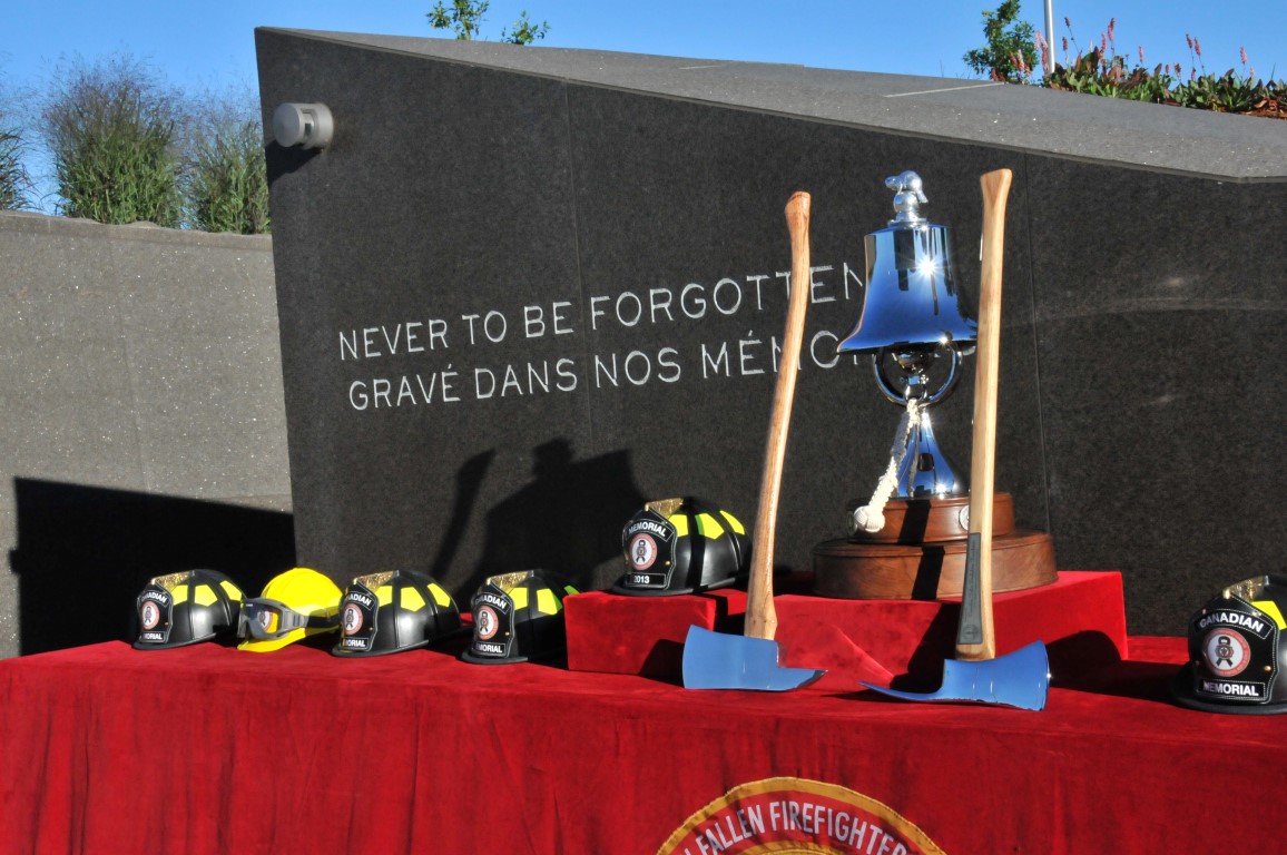 CanFirefighters's tweet photo. Captain Barry Norton, St Catharines ON, 2 January 2006
1st Class Firefighter Gerald Oakley, Kitchener ON, 2 January 2010

Gone but never forgotten… à jamais gravés dans nos mémoires. https://t.co/SXlkzXof1R
