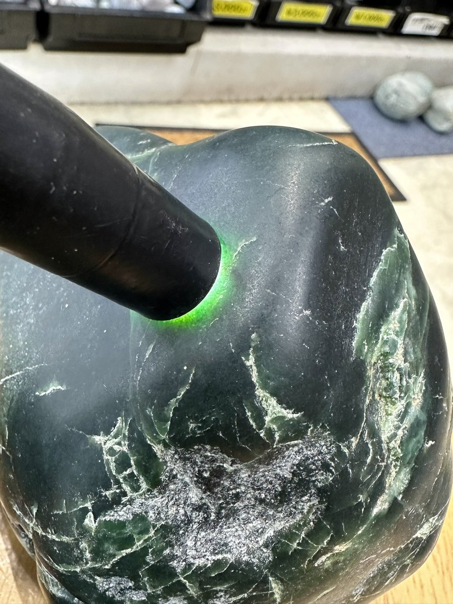 今日のヒスイは、 みどり店のみどり軍団「オンファス」です😁 糸魚川