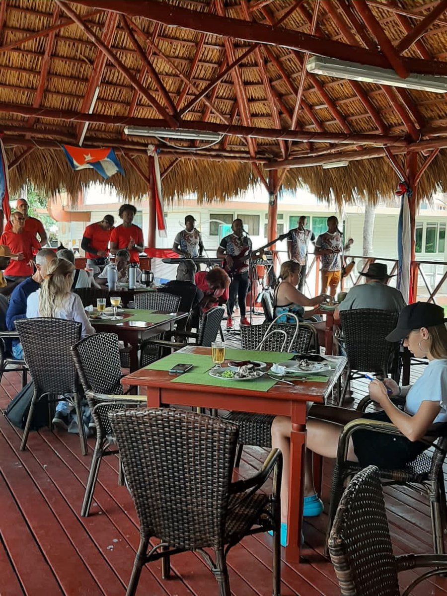 Villacubahotel's tweet photo. Desde nuestro Ranchón Playa te saludamos! 😃🍽🍹
🇨🇺🇨🇺Disfrutando nuestro Día Cubano
📍 Hotel Villa Cuba
.
.
#CubanDay #CubaUnica @MinturVaradero https://t.co/23zCEwSLnX