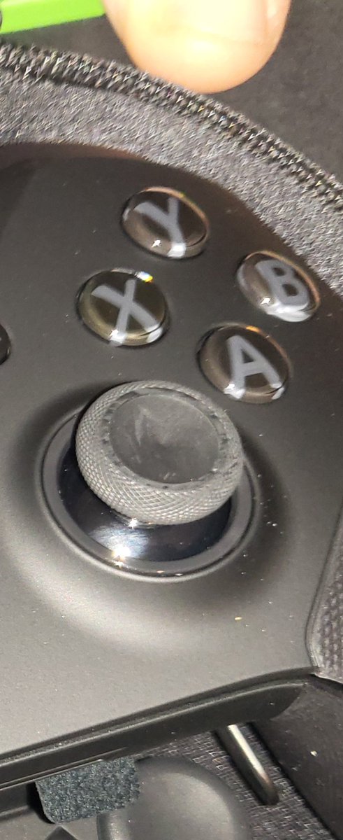 Dannyguk91's tweet photo. Paddles already attatched. Scuff marks front and back and clear signs of use. Took it back but no more instock (my original order never got to store on collection date) got provided this as replacement. Still out of pocket with 2 trips to pick this up when it should not happen. https://t.co/Pe4LHPJqNe