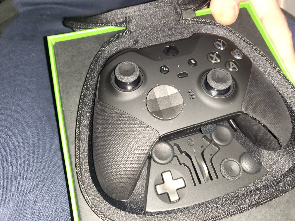 Dannyguk91's tweet photo. Paddles already attatched. Scuff marks front and back and clear signs of use. Took it back but no more instock (my original order never got to store on collection date) got provided this as replacement. Still out of pocket with 2 trips to pick this up when it should not happen. https://t.co/Pe4LHPJqNe