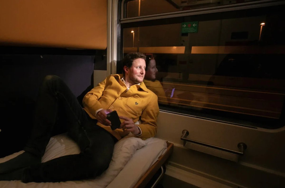 Pour inaugurer le train de nuit Paris-Berlin, le ministre des Transports est parti en avion et il est rentré en Appareil photo