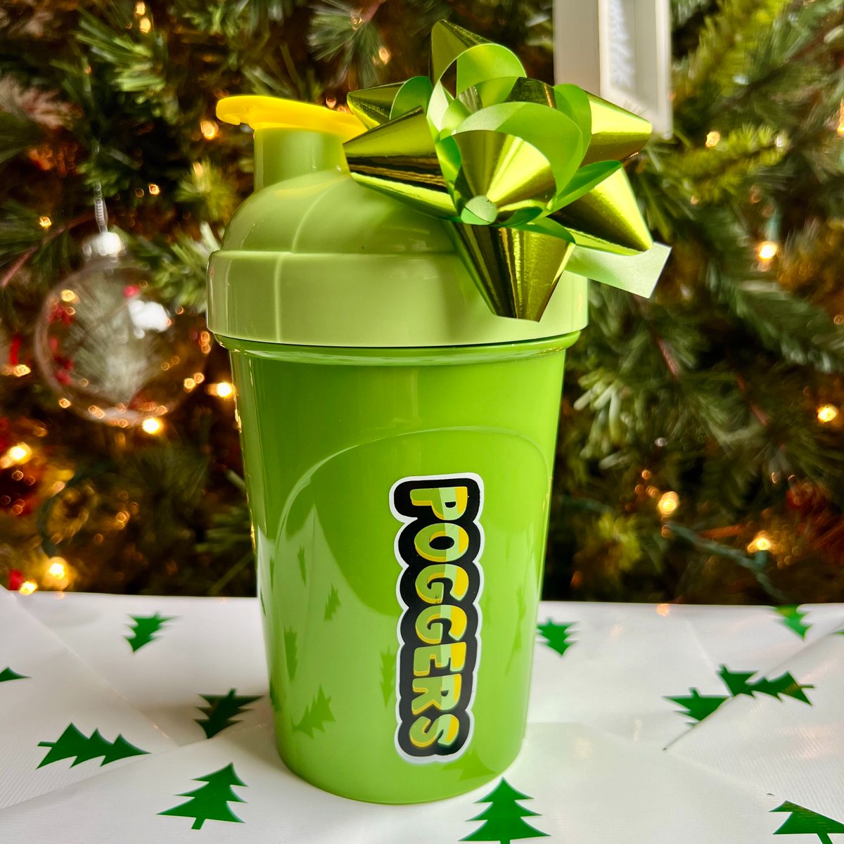 We hope you all had a very merry Christmas! 🎅 To further celebrate a great year, we are extending our 30% off special with a new code, 'NEWYEARS' that, when used at checkout, will get you an additional FREE LEMON LIME POGGERS® SHAKER CUP. poggerslifestyle.com. 🐸