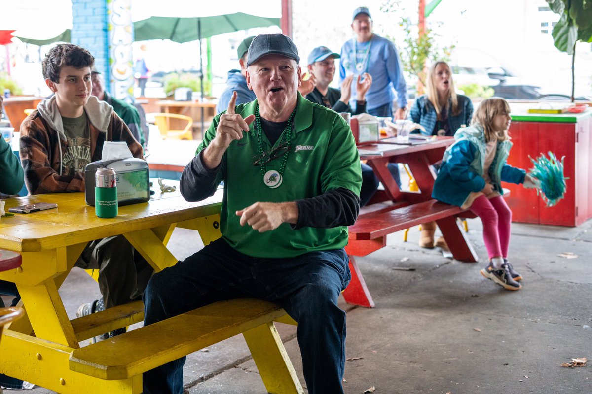 tulanealumni's tweet photo. A One, A Twoβ¦ππΆπ
*we know you know the song π*
#BowlWave | #RollWaveπ https://t.co/Nj2qRmyLop