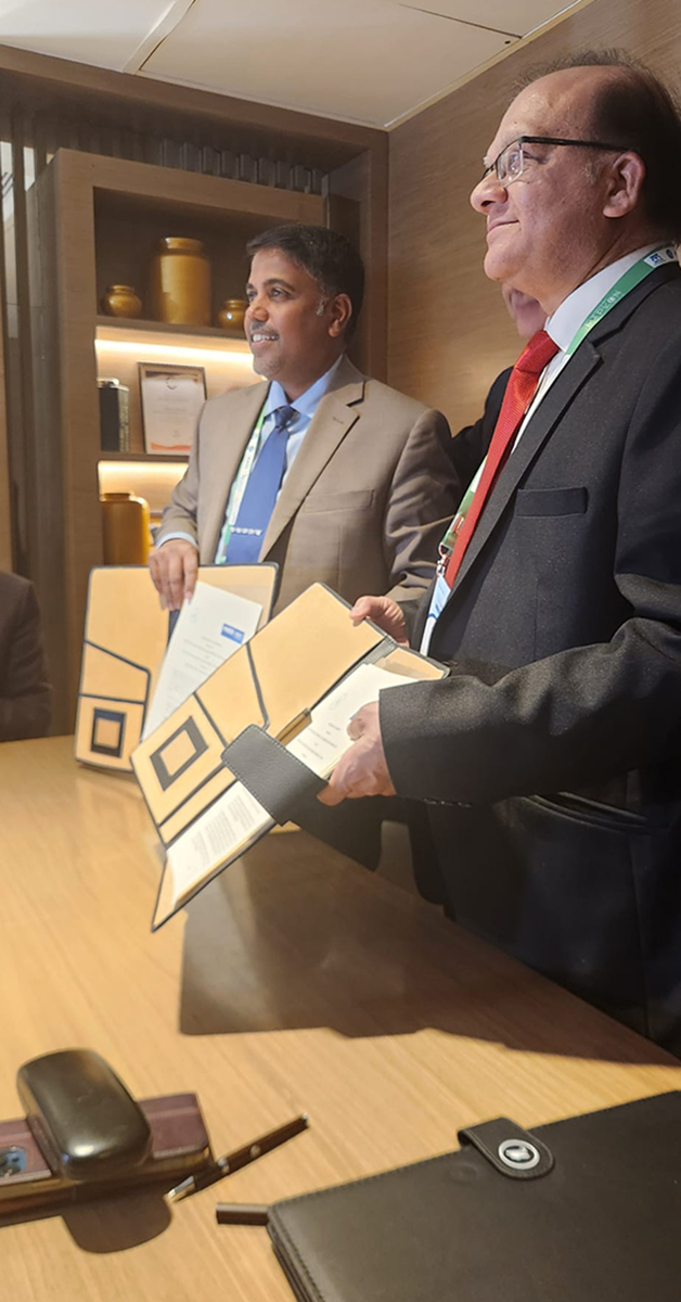 IEEE EMC Society (@ieee_emcs) on Twitter photo #MAPCON2023 🇮🇳
Earlier this month, IEEE EMC Society Pres V Rajamani attended MAPCON by 2 of our sister societies, <a href="/IEEEMTT/">IEEE MTT-S</a> + <a href="/ieee_antennas/">IEEE Antennas and Propagation Society</a> in world heritage city Ahmedabad, India. Vignesh also signed an MoU naming <a href="/ietehq1953/">IETE HQ</a> a new sister society!
#emc #antennas #microwave #MAPCON2023 🇮🇳
Earlier this month, IEEE EMC Society Pres V Rajamani attended MAPCON by 2 of our sister societies, <a href="/IEEEMTT/">IEEE MTT-S</a> + <a href="/ieee_antennas/">IEEE Antennas and Propagation Society</a> in world heritage city Ahmedabad, India. Vignesh also signed an MoU naming <a href="/ietehq1953/">IETE HQ</a> a new sister society!
#emc #antennas #microwave
