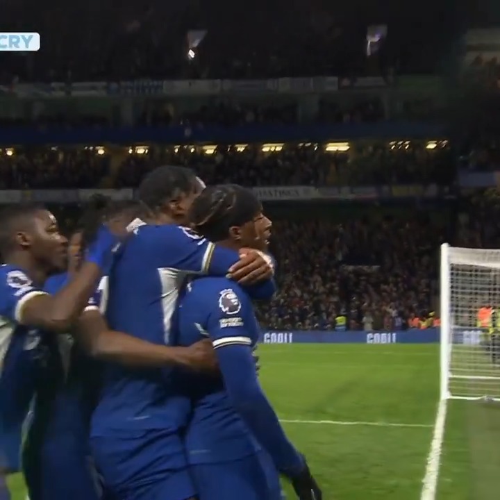 LATE PENALTY TO CHELSEA! Noni Madueke gives the Blues the lead after being fouled in the box!