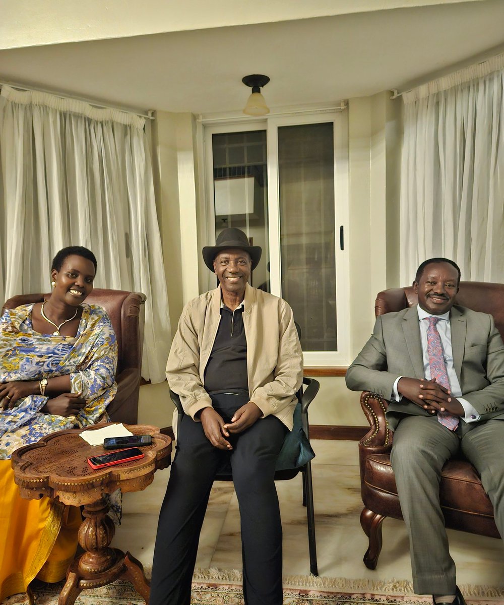 It was an honour for my wife and I to spend an evening with Uncle and mentor @EllyKaruhanga at his residence in Kyakabunga, Nyabushozi reminiscing and drinking from the fountain of legslative knowledge and wisdom. What a time! Happy New Year 2024