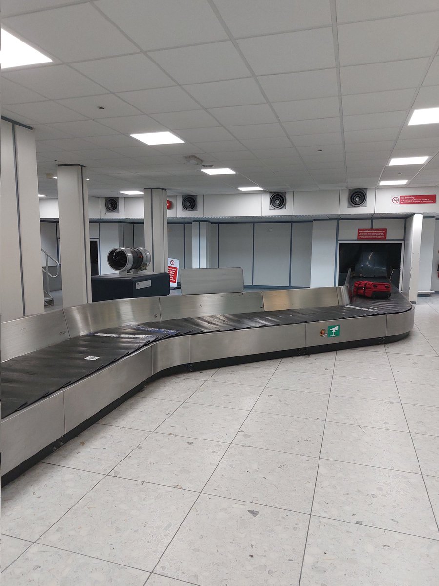 45 minutes so far waiting for luggage <a href="/GLA_Airport/">Glasgow Airport ✈️</a> like watching paint dry