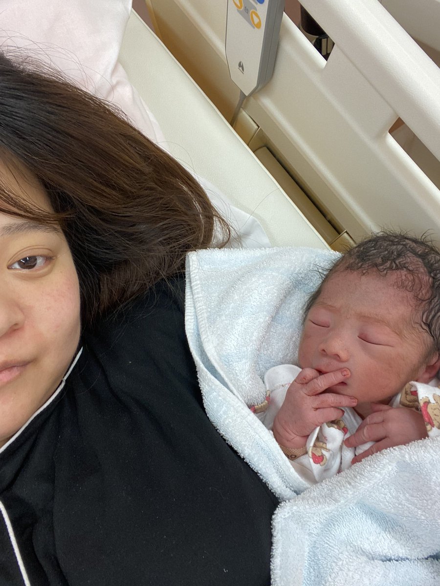 rin_kojim's tweet photo. 12/27
13:26   男の子
頑張ってくれて本当にありがとう。
母子共に無事でよかった！
高血圧で不安だったし、切迫になるんじゃないかって毎週先生と話して。
味気ない入院食も、拡張も誘発も陣痛も死ぬほど嫌だったけど、産まれちゃうとかわいいしか思わなかった👼
これから3人と1匹で頑張って��ぞ〜 https://t.co/5SrNT9bSsG